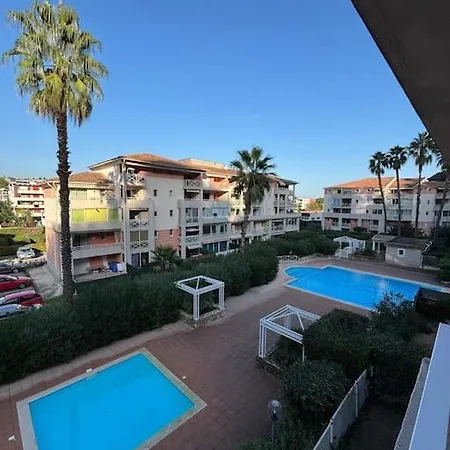 Apartment Dernier Etage Avec Garage, Piscines Et Tennis